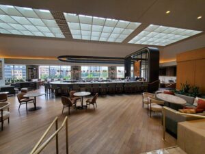 đóng trần thạch cao uy tín phú mỹ | Luxurious and spacious hotel lobby with elegant decor and natural lighting.