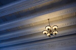 thi công trần thạch cao đơn giản uy tín nguyễn an ninh vũng tàu | A beautifully ornate ceiling with a vintage chandelier ligh