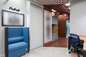 báo giá thi công trần nhựa phú mỹ | Contemporary office environment with modern seating and workspace setup, ideal for produc